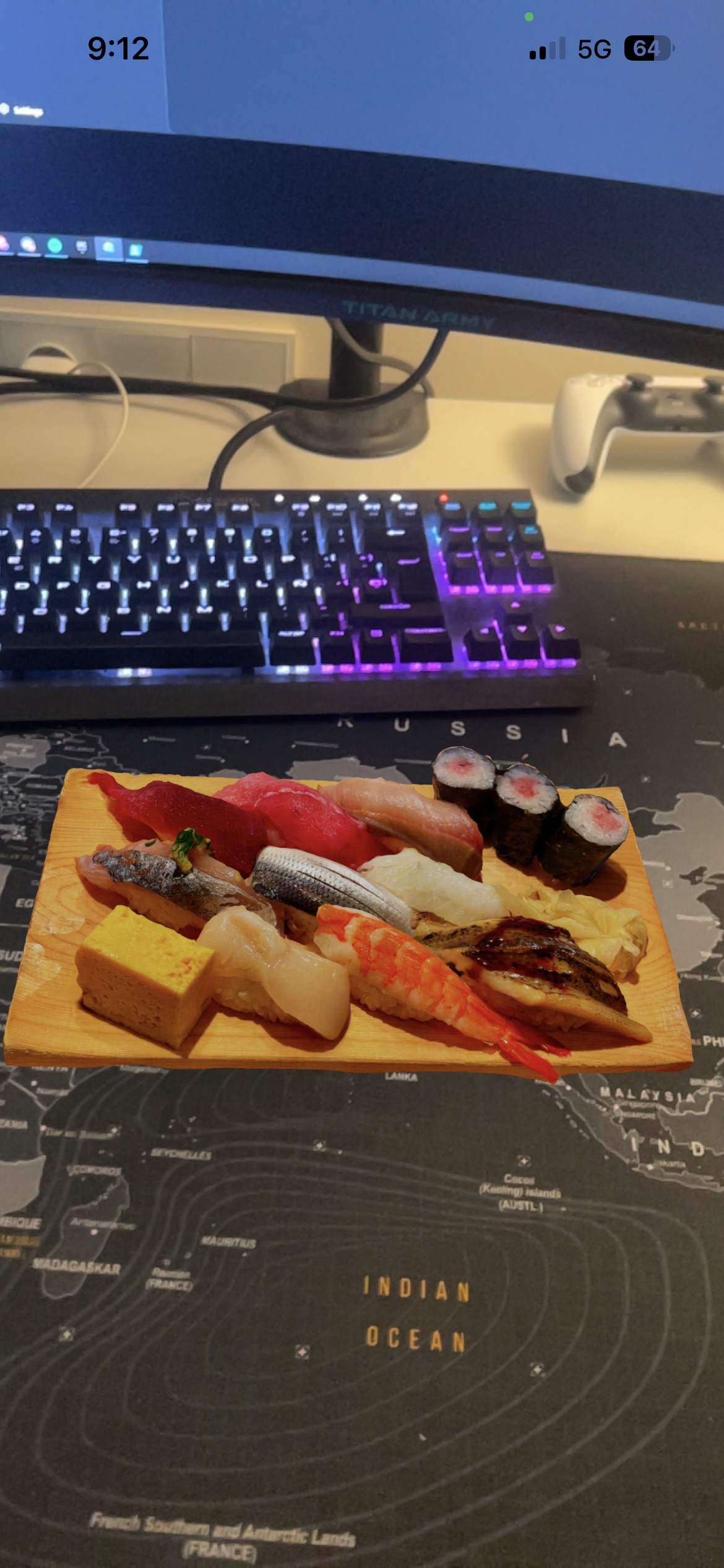 Sushi colocado en mesa con AR